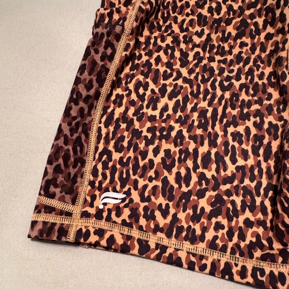 Fabletics On-The-Go PowerHold High-Waisted 6'' Short Cheetah Print - Picture 4 of 5